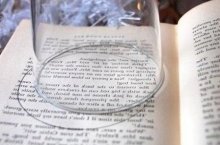 Для начала,  вам нужно нарисовать на страницах старого журнала множество одинаковых кружочков