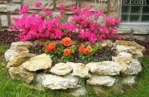 Каменная клумба